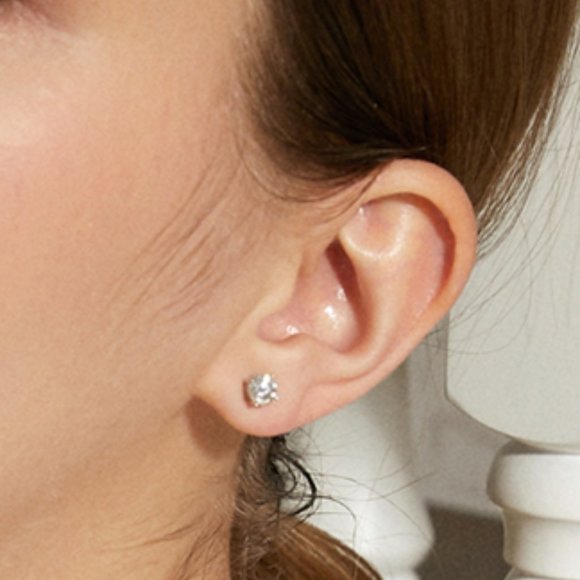 1 Carats Moissanite Stud Earrings- Ideal Gift For Her - Picture 3 of 4